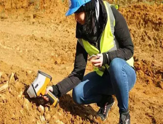 日立手持式土壤重金屬光譜儀X-MET8000現(xiàn)場(chǎng)